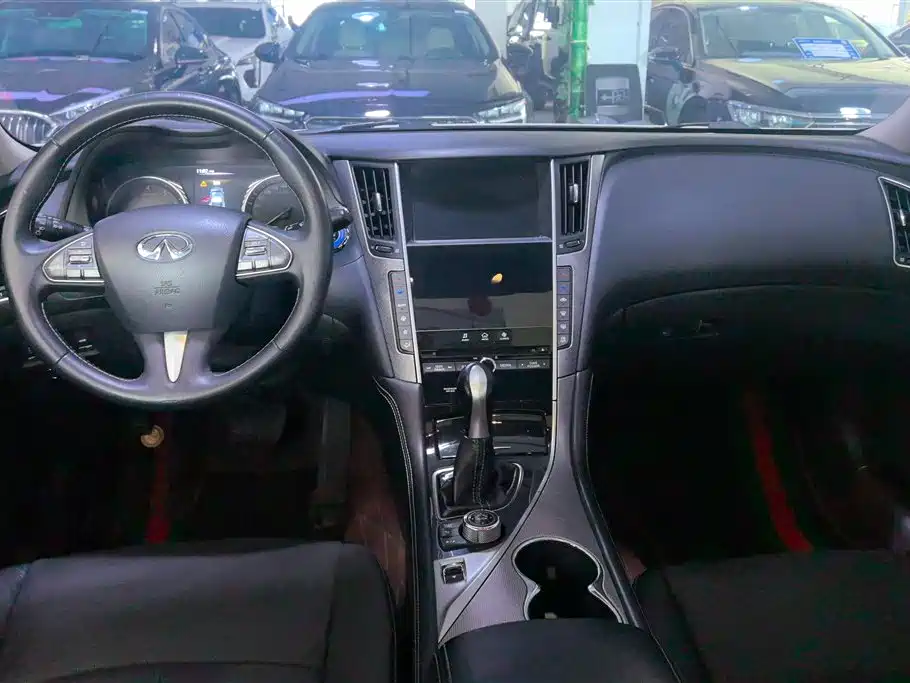 INFINITI Q50L