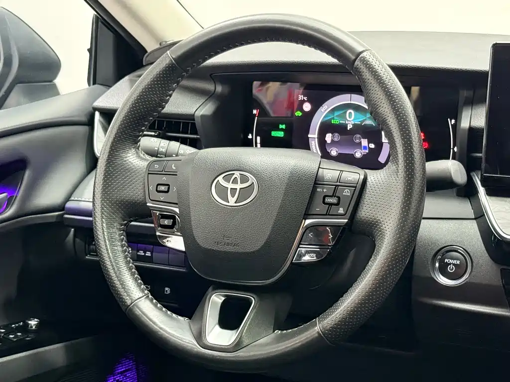 Toyota Camry — миниатюра 14
