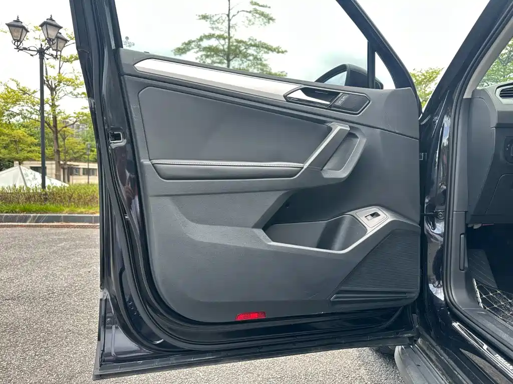 Volkswagen Tiguan L — миниатюра 4