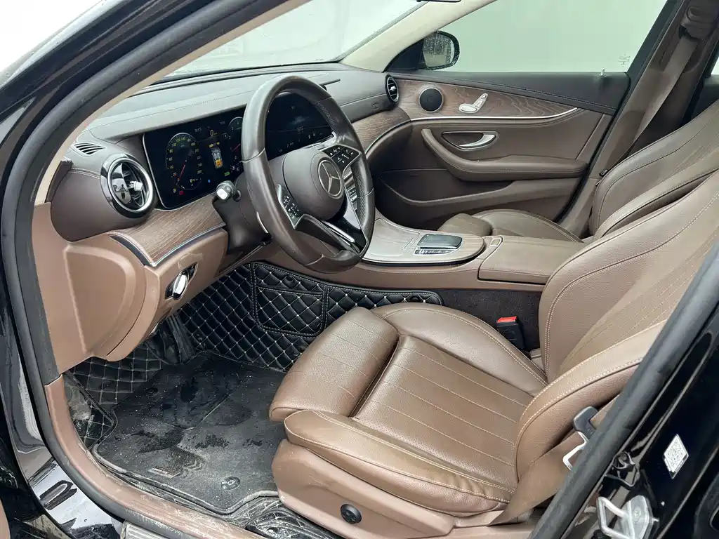 Mercedes-Benz E-Class — миниатюра 5