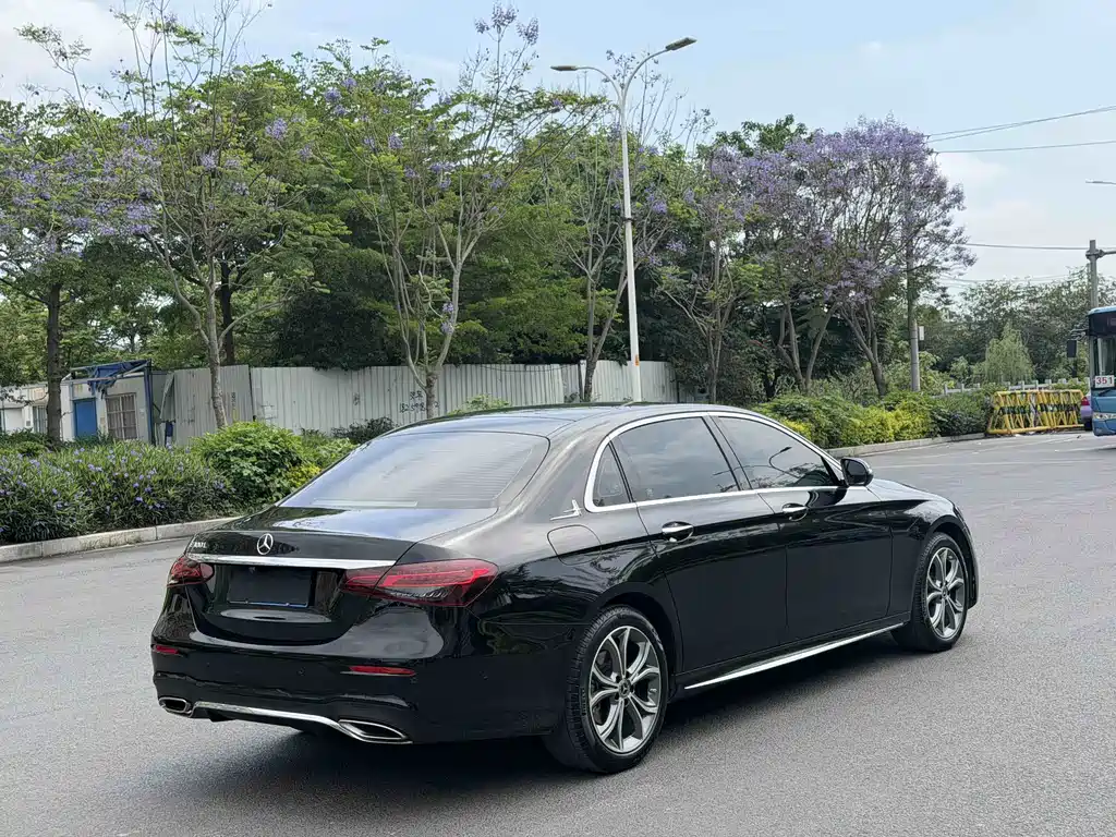 Mercedes-Benz E-Class — миниатюра 4