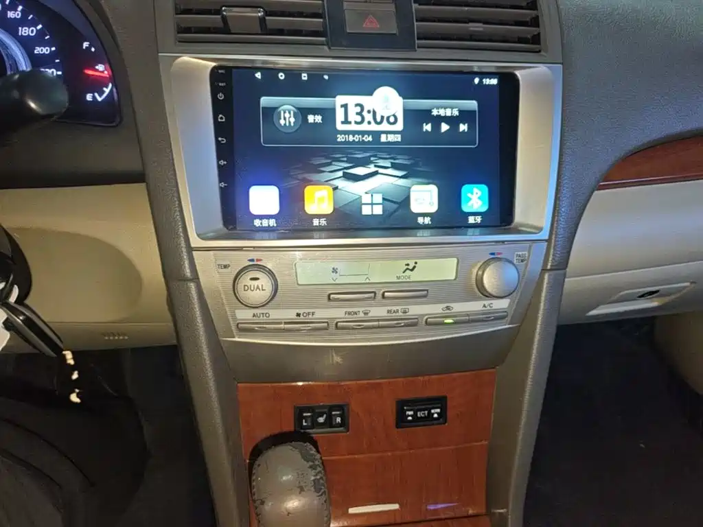 Toyota Camry — миниатюра 13