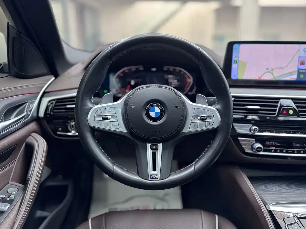 BMW 5 Series — миниатюра 11