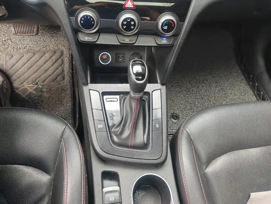 Hyundai Elantra — миниатюра 16