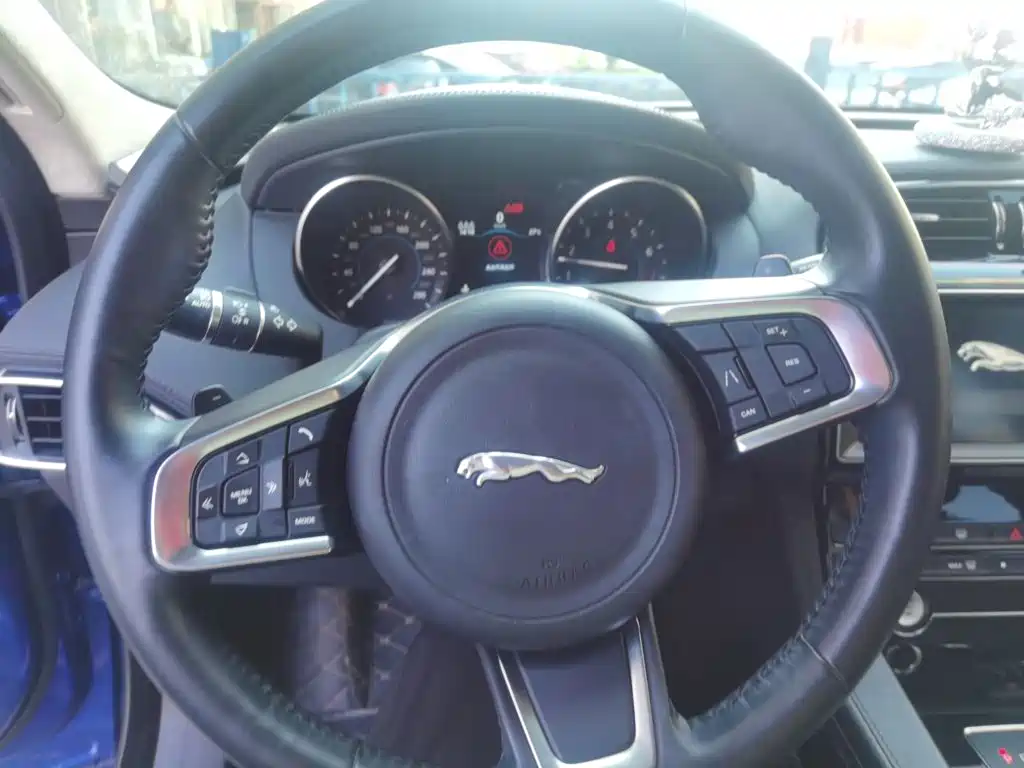Jaguar F-PACE — миниатюра 11