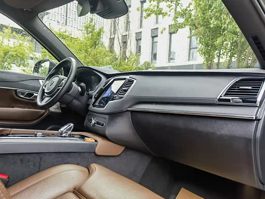 Volvo XC90 PHEV — миниатюра 12