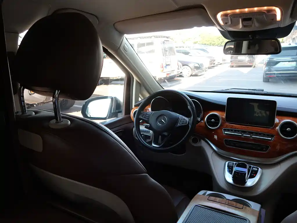 Mercedes-Benz V-Class — миниатюра 9