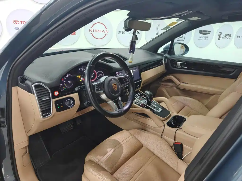 Porsche Cayenne Hybrid — миниатюра 11