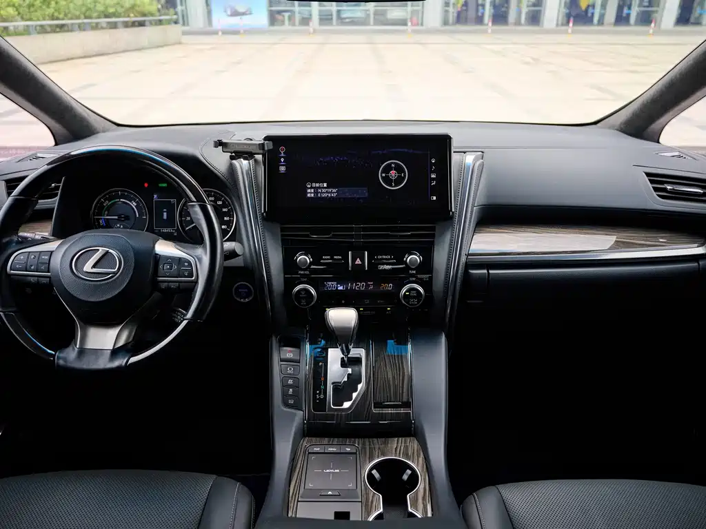 Lexus LM — миниатюра 12