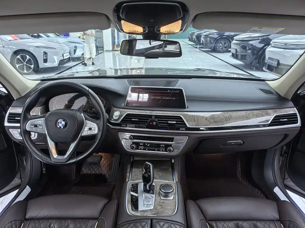 BMW 7 Series — миниатюра 7