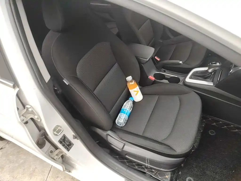 Hyundai Elantra — миниатюра 25