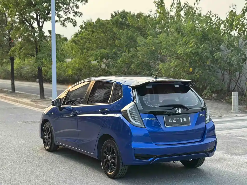 Honda Fit — миниатюра 7