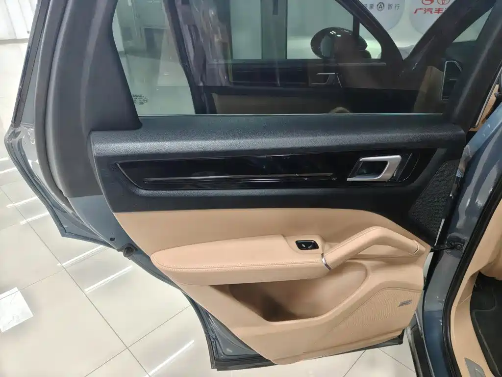 Porsche Cayenne Hybrid — миниатюра 21