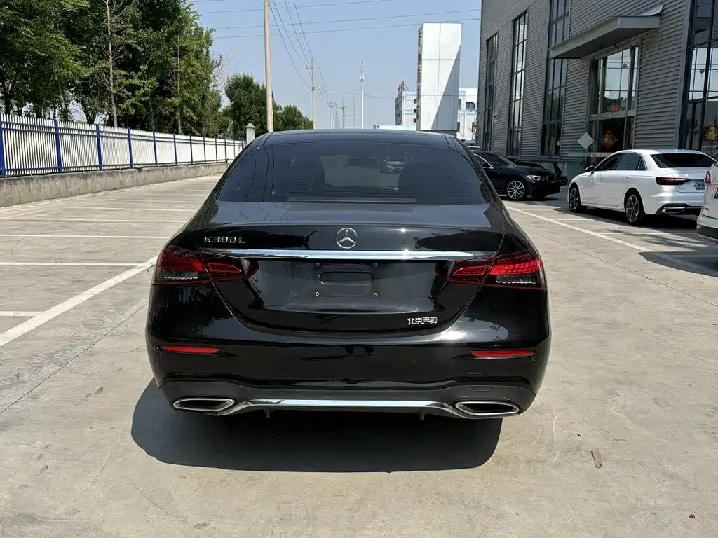 MERCEDES-BENZ E CLASS