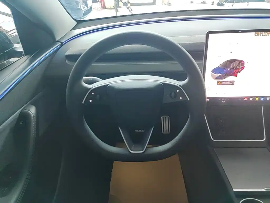 Tesla Model Y — миниатюра 11