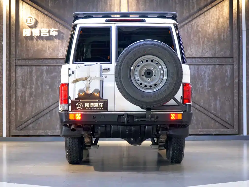 Toyota Land Cruiser 2019 4.0L MT