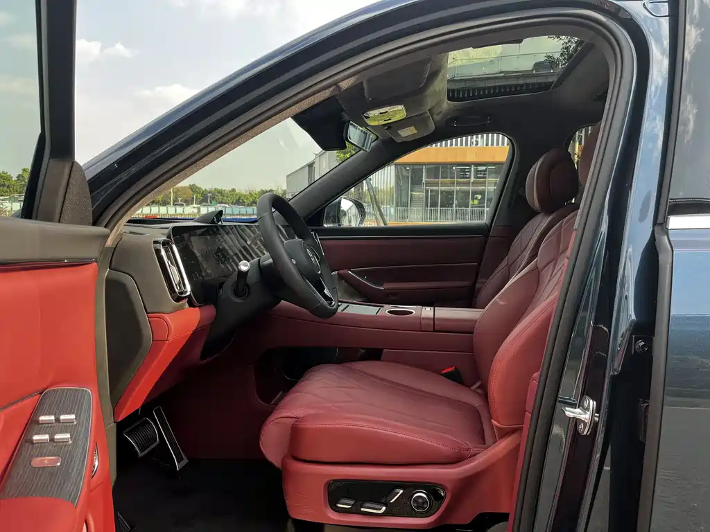 AITO ASK THE WORLD M8