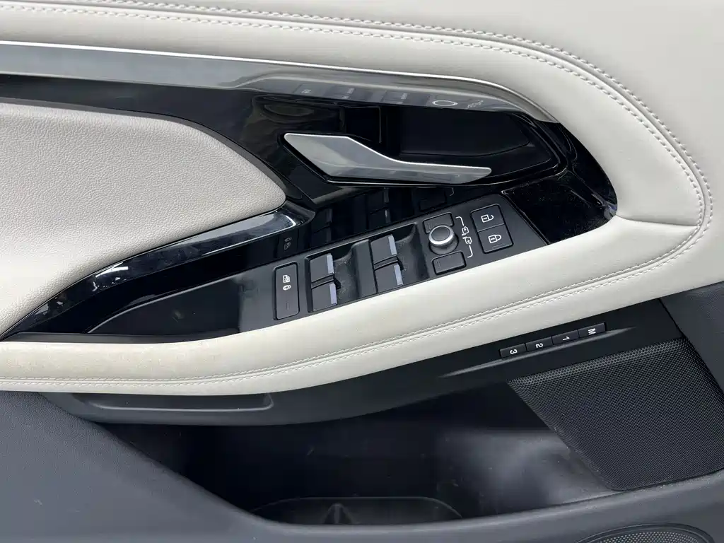 Land Rover Range Rover Evoque 2023 L 249PS Luxury