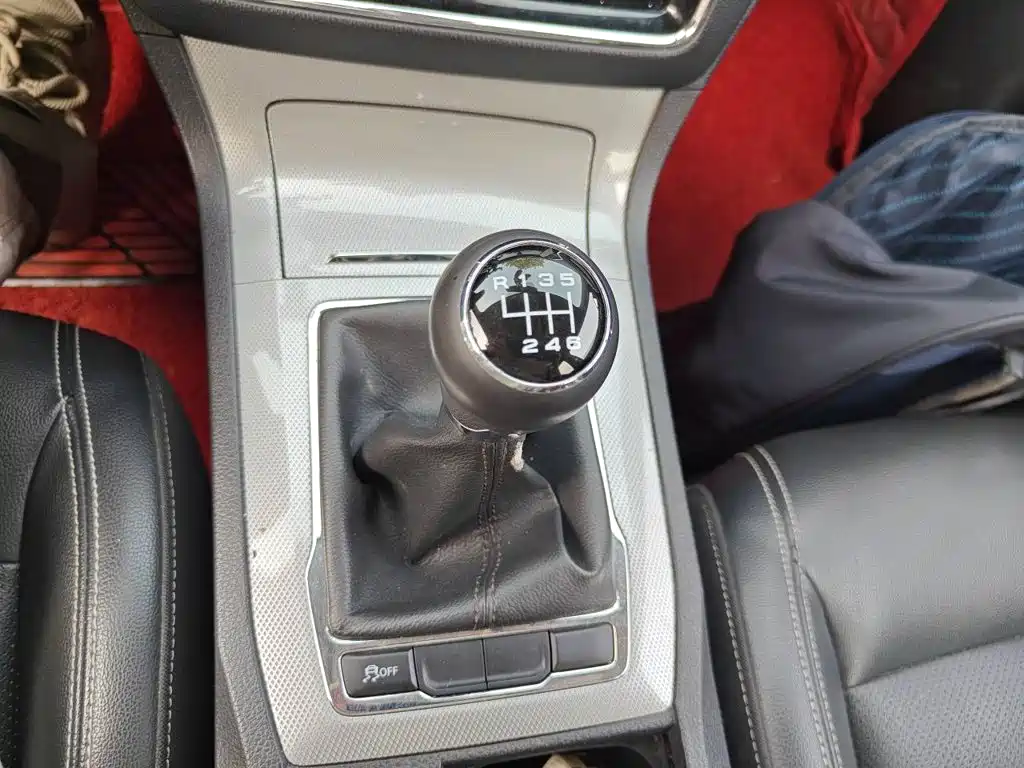 Roewe RX5 — миниатюра 15