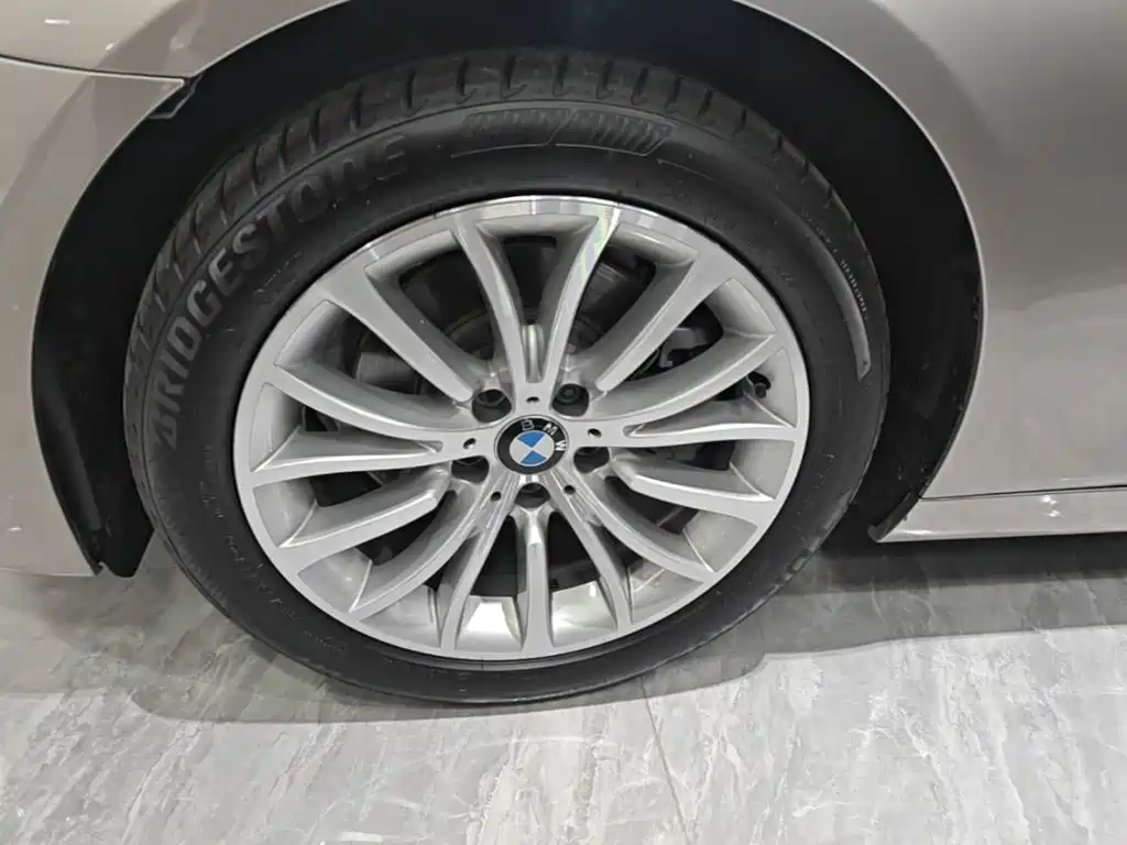 BMW 5 Series — миниатюра 23