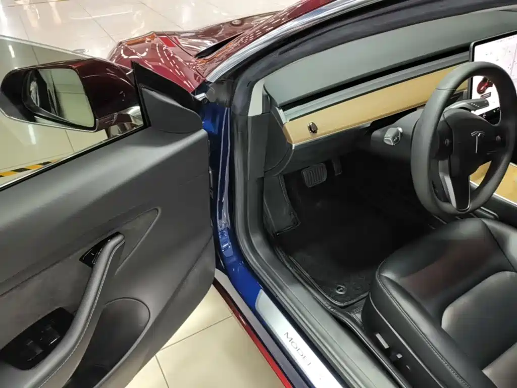Tesla Model 3 — миниатюра 16