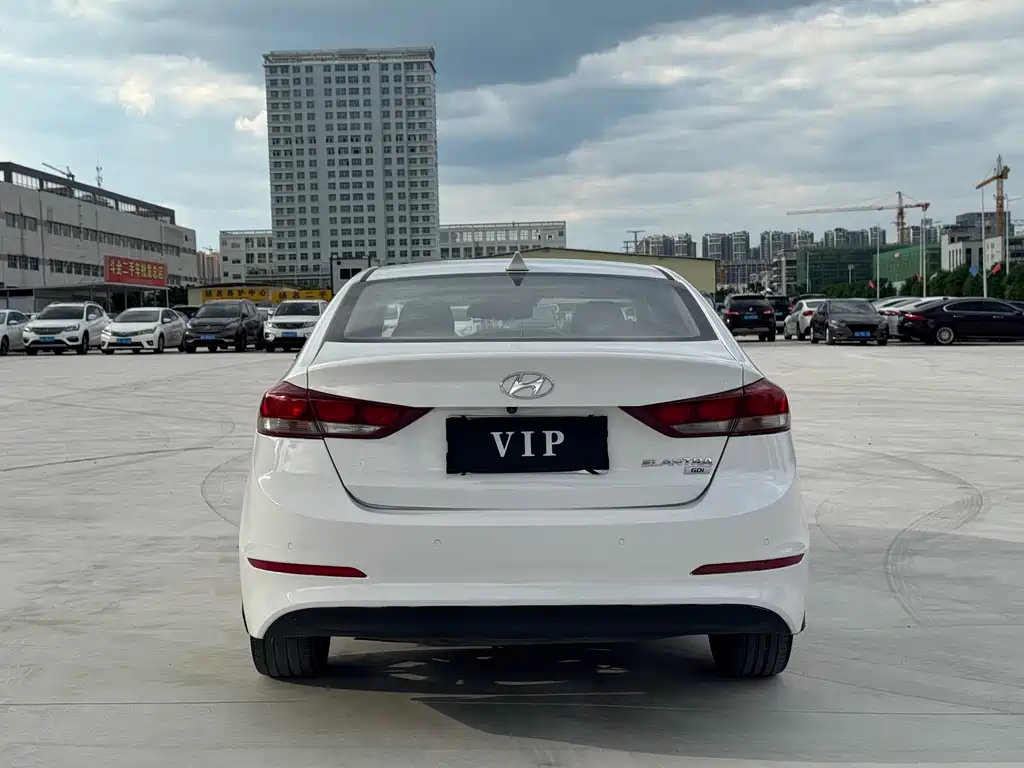 Hyundai Elantra — миниатюра 6