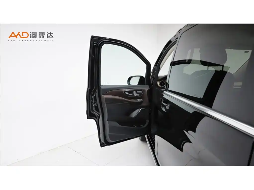 Mercedes-Benz V-Class — миниатюра 11