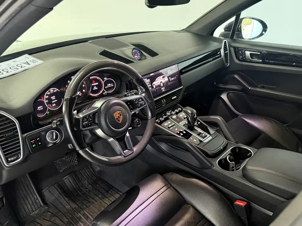Porsche Cayenne — миниатюра 3
