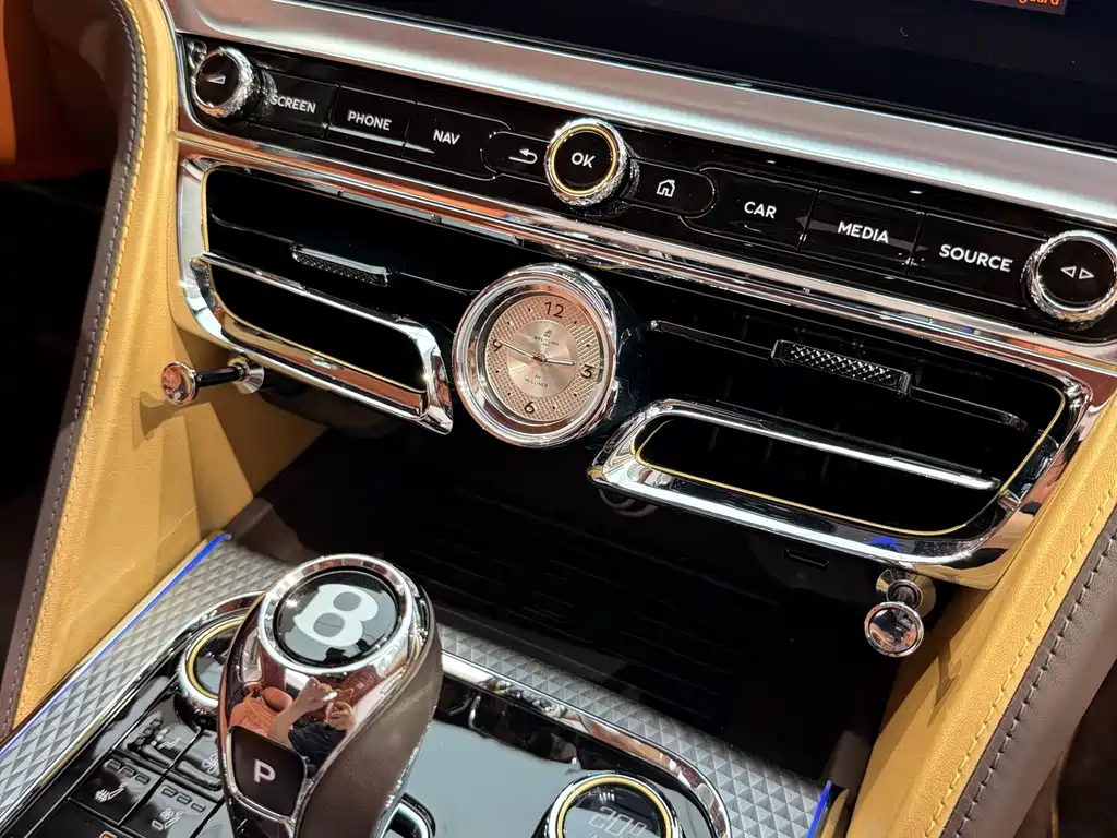 Bentley Flying Spur PHEV — миниатюра 11