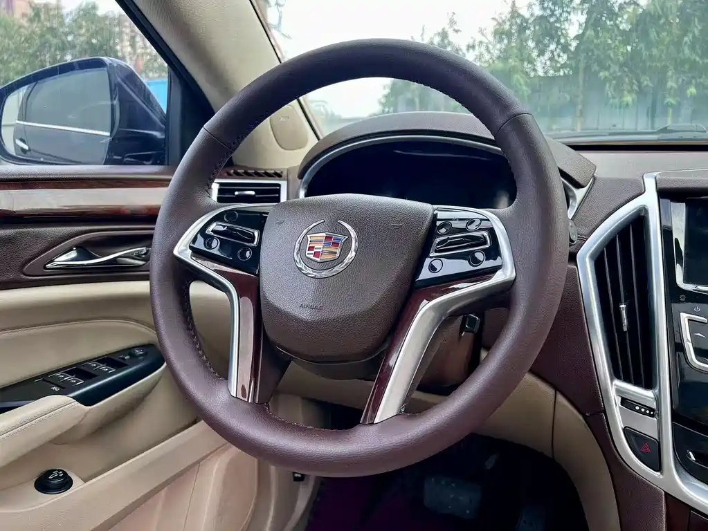 Cadillac SRX — миниатюра 12