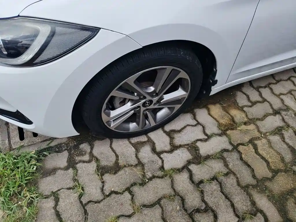 Hyundai Elantra — миниатюра 23