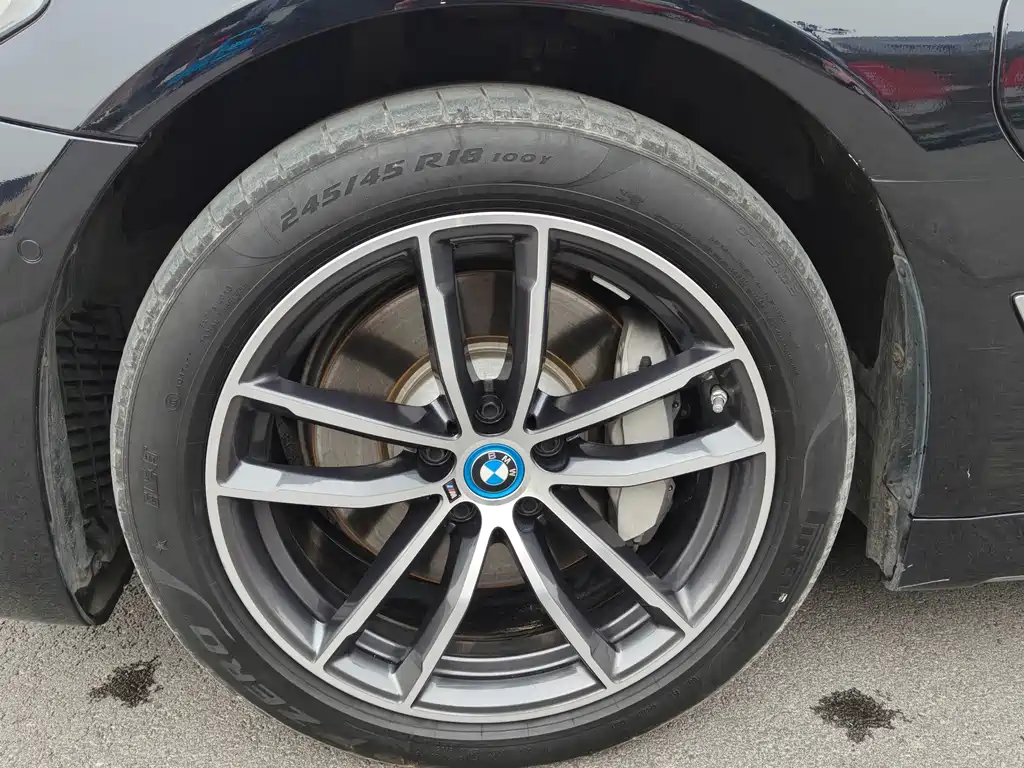 BMW 5 Series New Energy — миниатюра 13