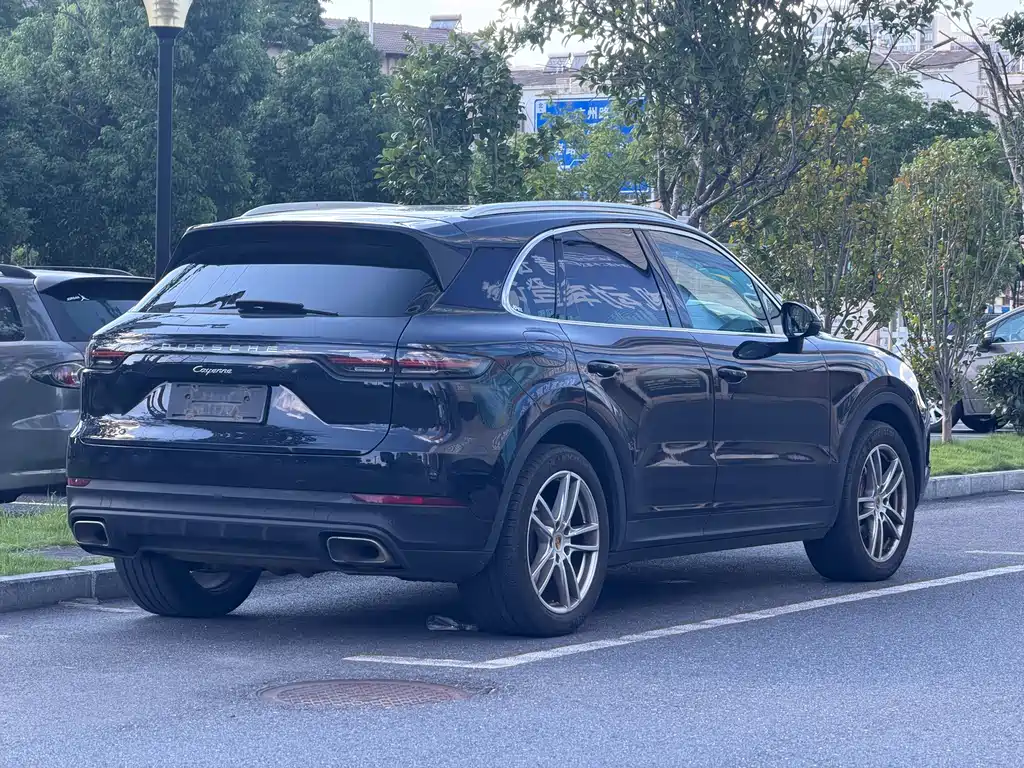 Porsche Cayenne — миниатюра 6