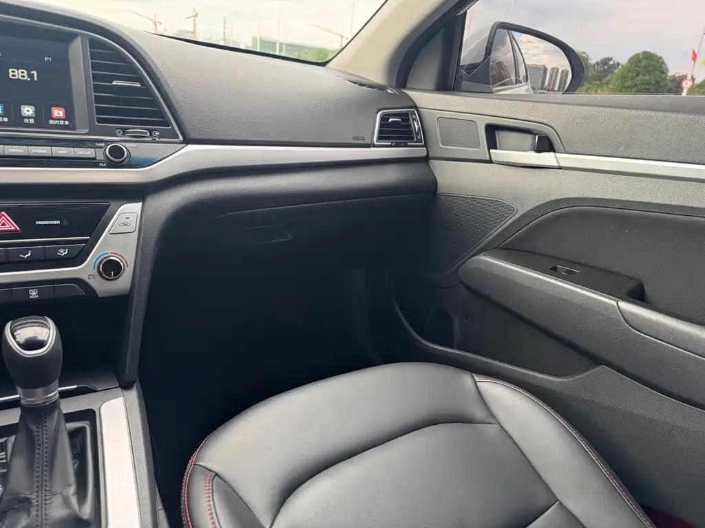 Hyundai Elantra — миниатюра 15