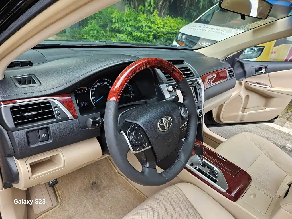 Toyota Camry — миниатюра 8