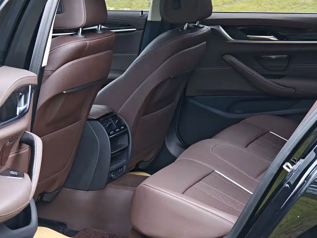 BMW 5 Series — миниатюра 18