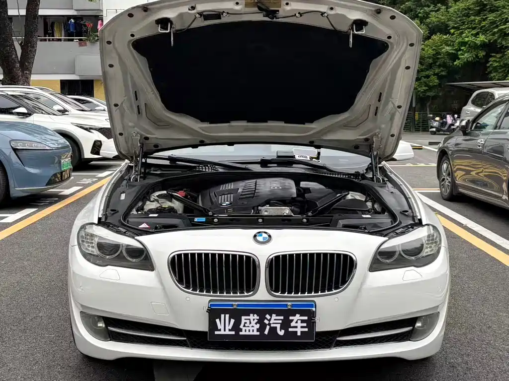 BMW 5 Series — миниатюра 8