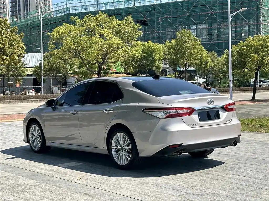 TOYOTA CAMRY