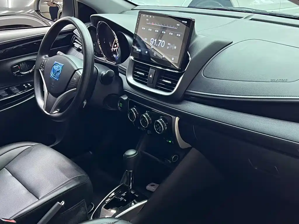 Toyota Yaris L — миниатюра 19