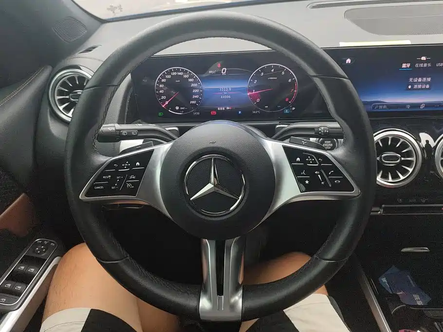 Mercedes-Benz GLB — миниатюра 15