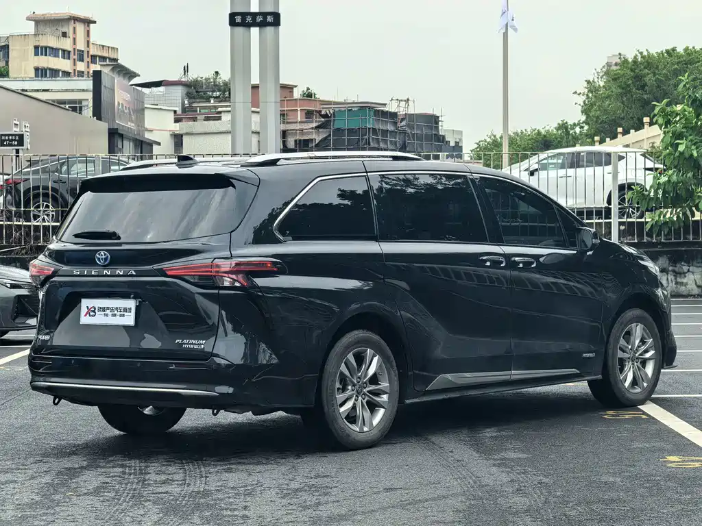 Toyota Sienna — миниатюра 6