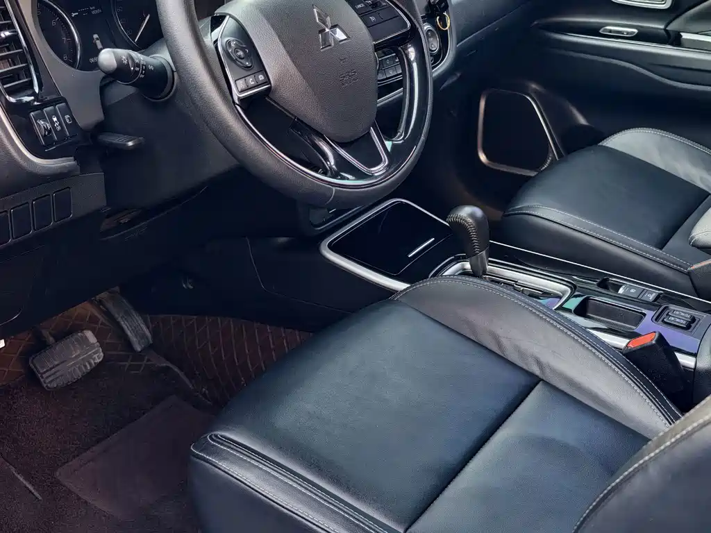 Mitsubishi Outlander — миниатюра 7
