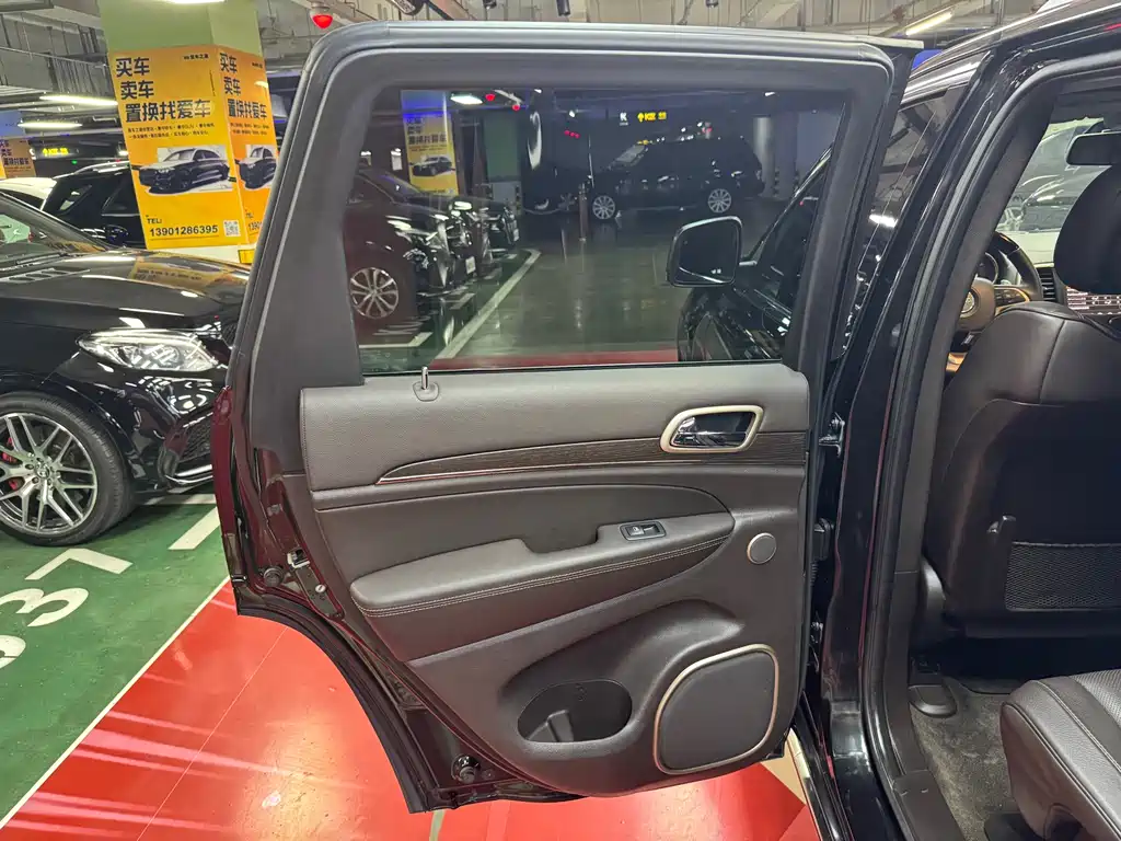 Jeep Grand Cherokee (Import) — миниатюра 39