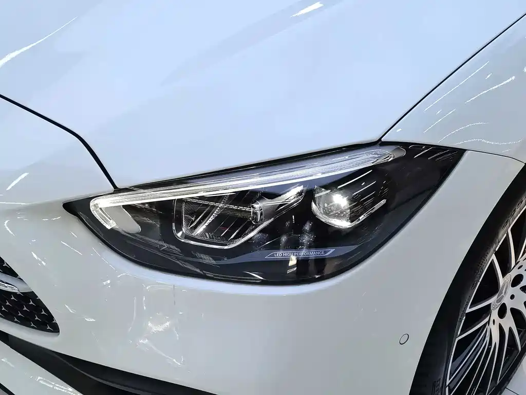 Mercedes-Benz C-Class — миниатюра 8