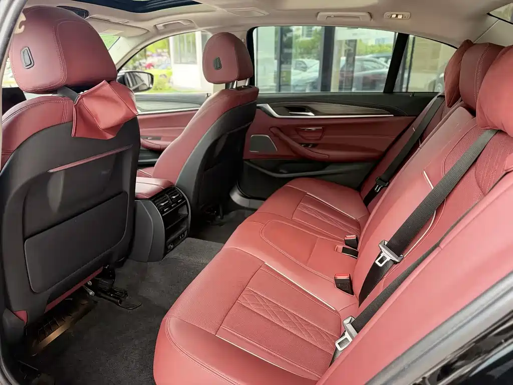 BMW 5 Series — миниатюра 9