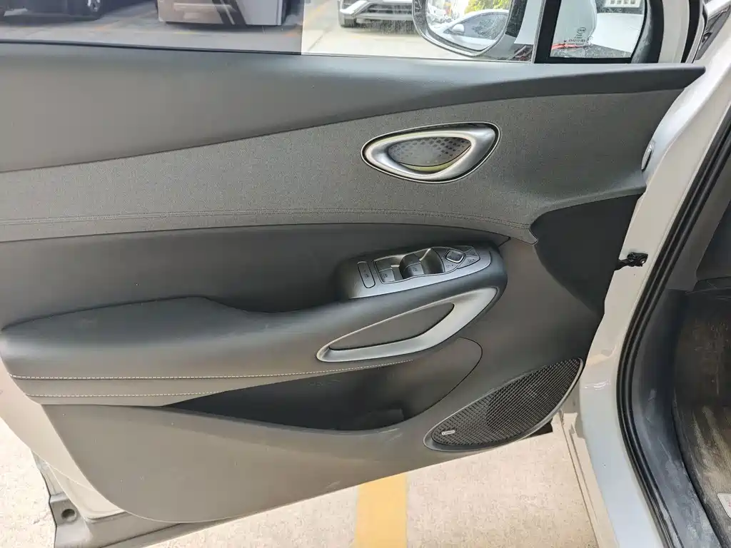 BYD Sealion 05 EV — миниатюра 8