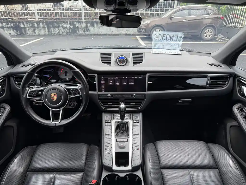 Porsche Macan — миниатюра 12