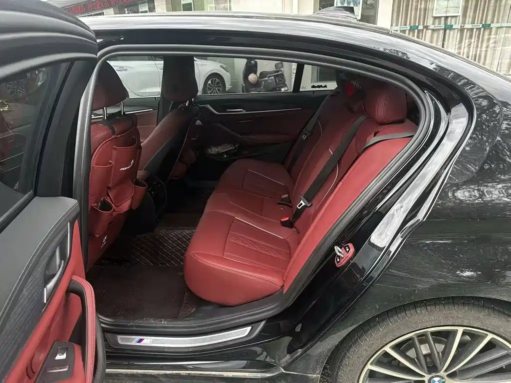 BMW 5 Series — миниатюра 6
