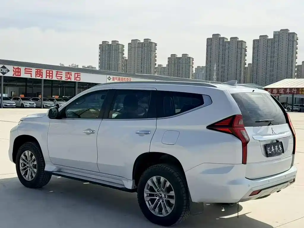 Mitsubishi Pajero Sport (Import) — миниатюра 7