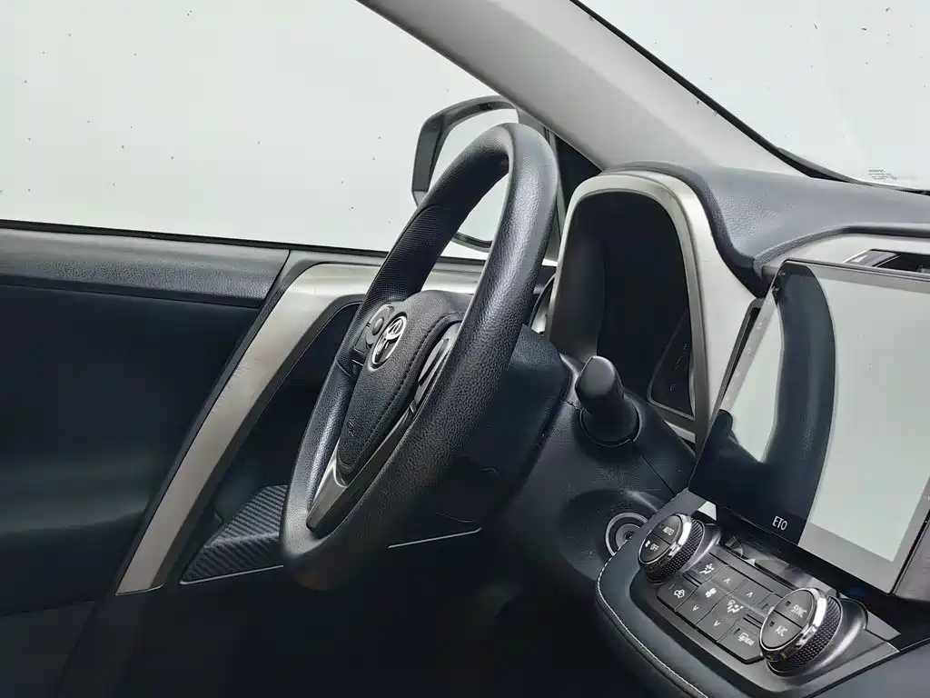 Toyota RAV4 — миниатюра 22